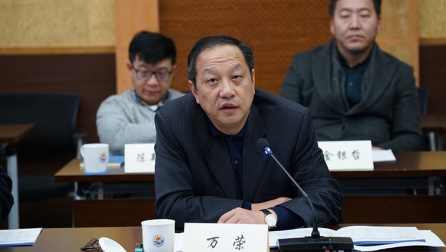 李兴华代表市教委致辞.