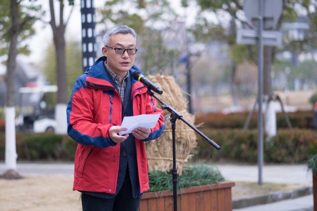 教师代表唐建业教授发言研究生杨清源作为学生代表发言.